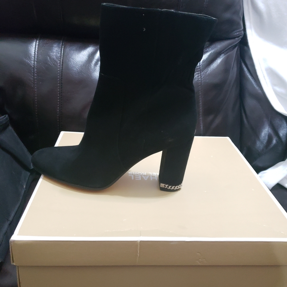 Michael Kors Dolores Back Stretch Mid Calf 